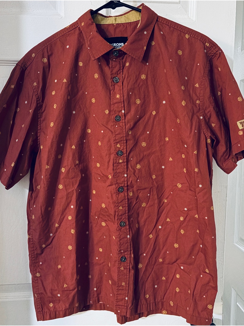 Dungeons and Dragons men’s medium button down shirt wizards of the coast